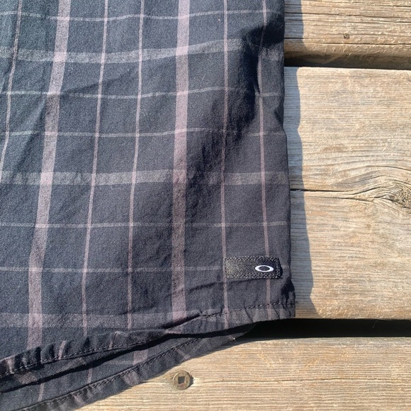 Oakley Men's Plaid Short Sleeve Button-Up Shirt - Black & Gray - Size Large - Picture 2 of 6